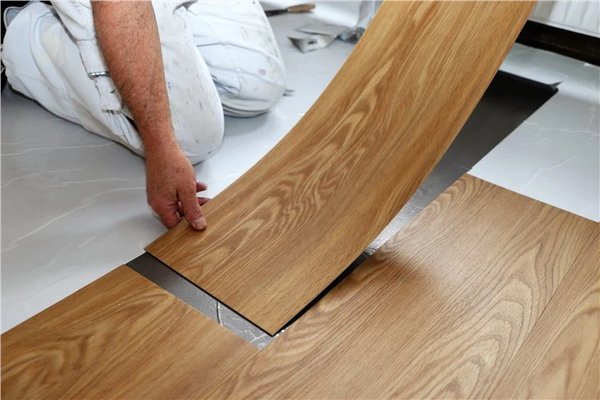 Pisos lvt modernos para hogares, oficinas y espacios comerciales